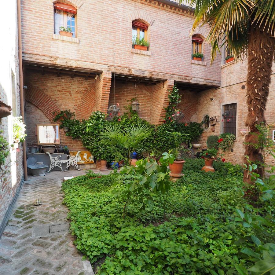 Il Giardino Segreto Apartment Ferrara Luaran gambar