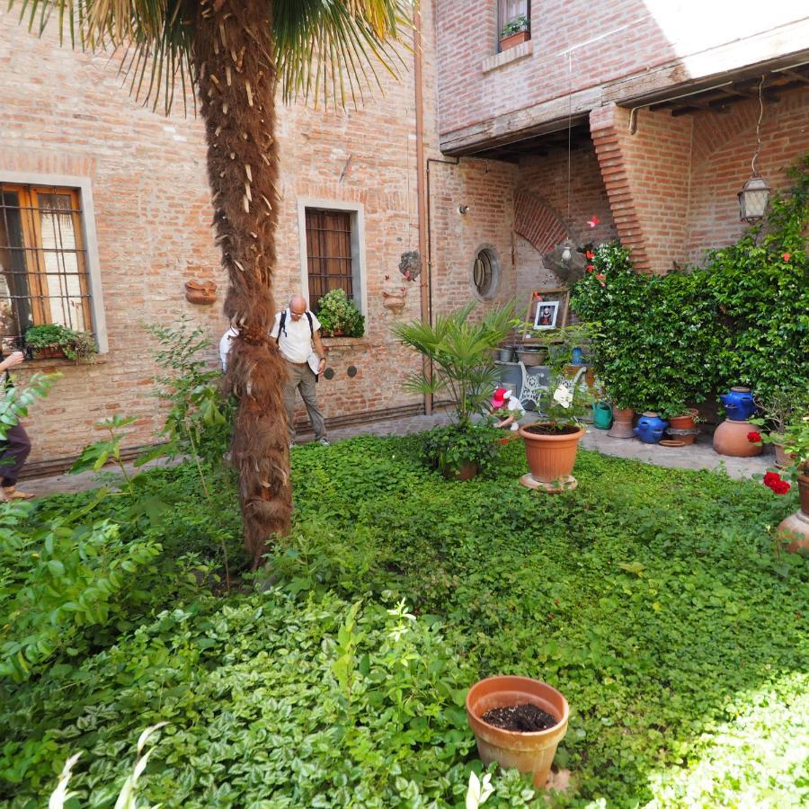 Il Giardino Segreto Apartment Ferrara Luaran gambar