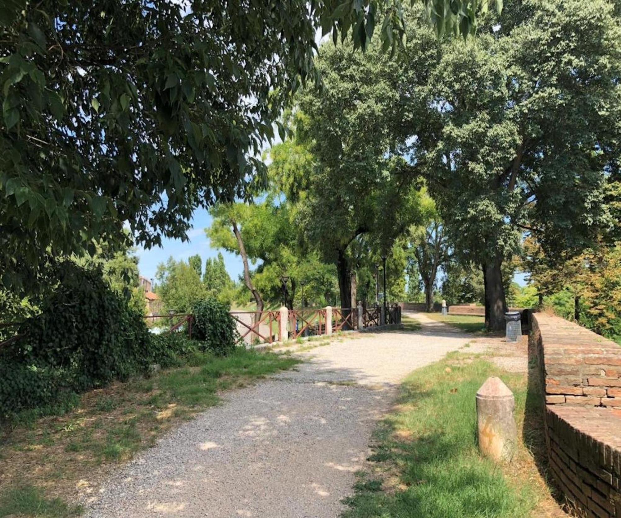 Il Giardino Segreto Apartment Ferrara Luaran gambar